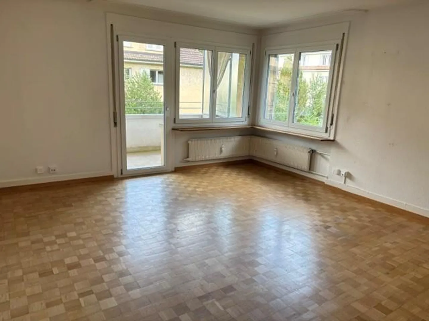 Spacious, quiet, close to the center! - Photo 4 of 12