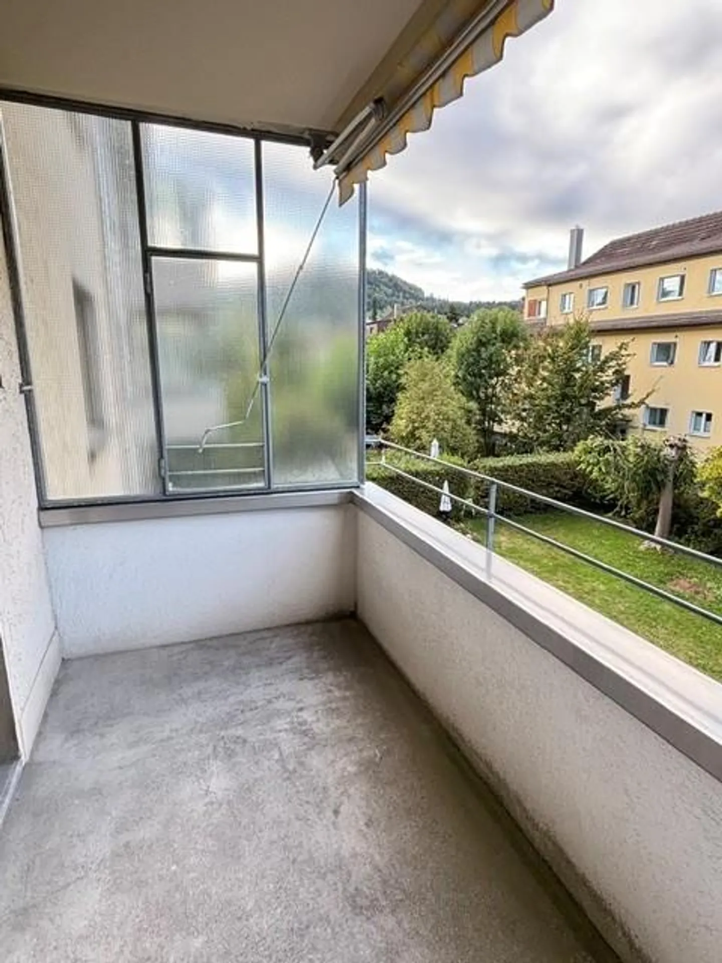 Spacious, quiet, close to the center! - Photo 5 of 12