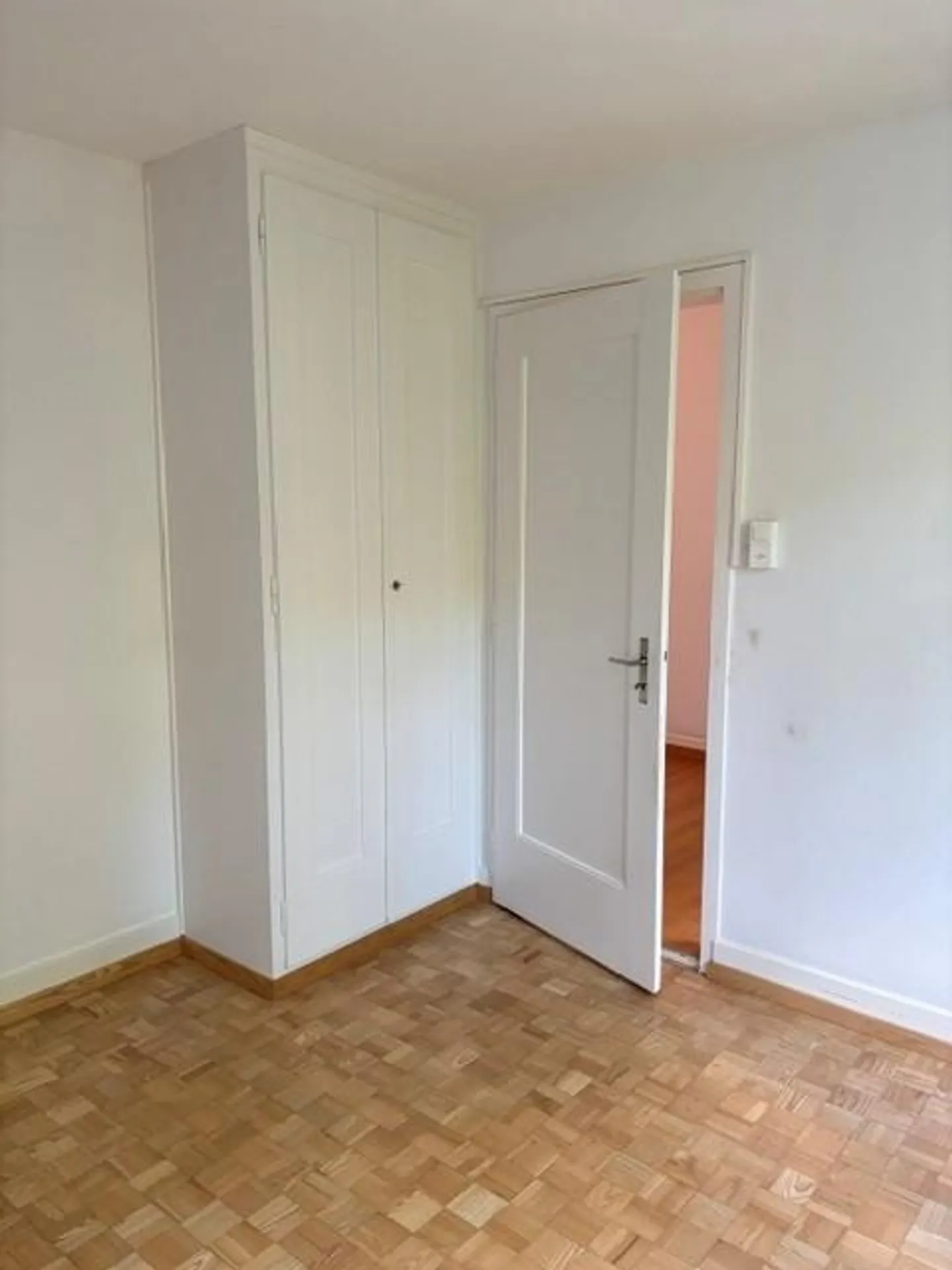 Spacious, quiet, close to the center! - Photo 9 of 12