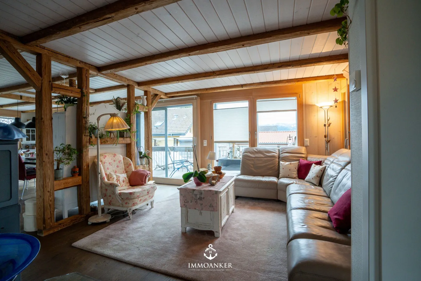 Grosszügiges Einfamilienhaus mit vielen Nutzungsmöglichkeiten & Gartenoase - Foto 2 von 18