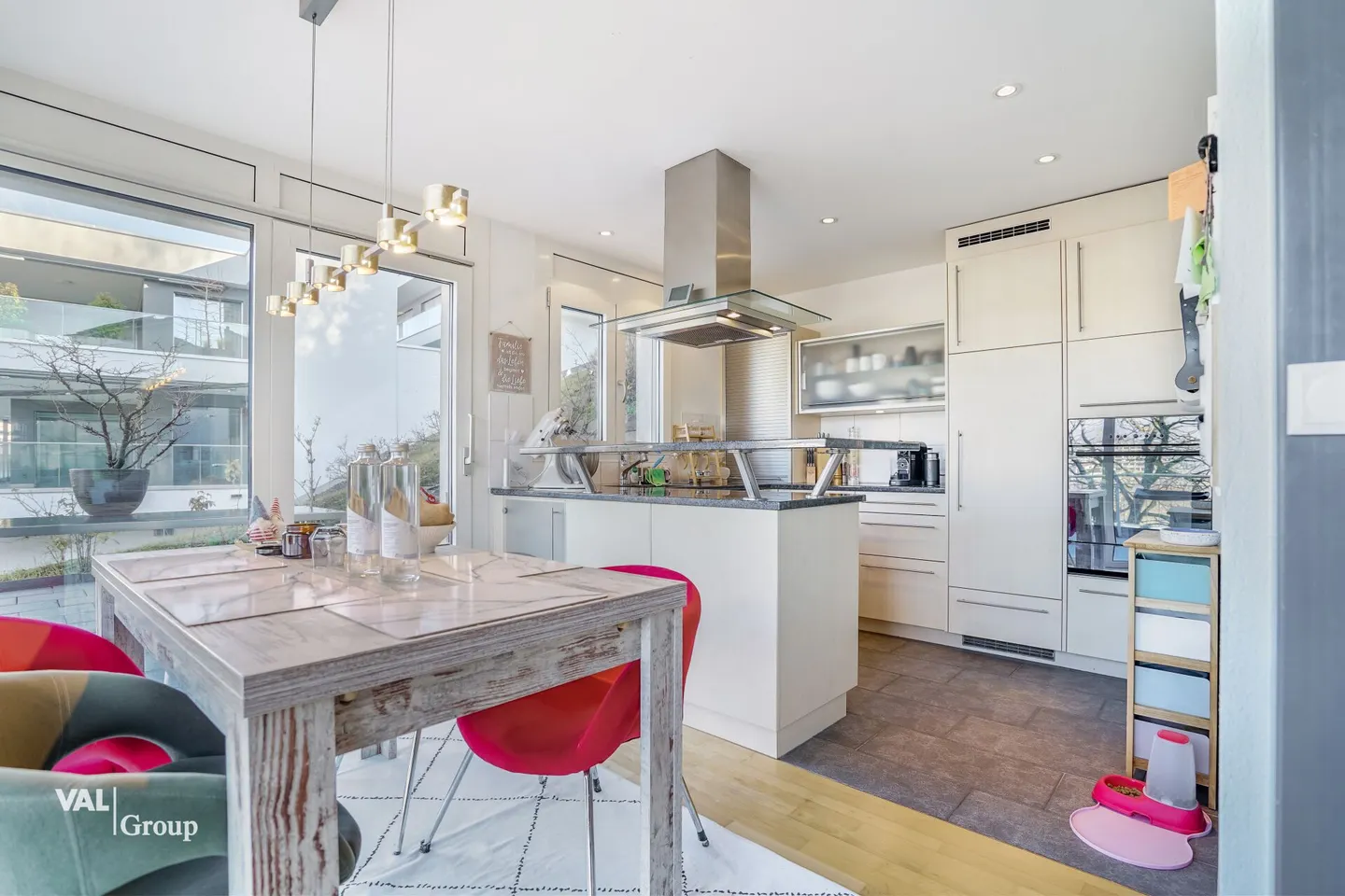 Semi-Detached House with Added Value: Living, Life & Renting Under One Roof - Photo 3 of 15