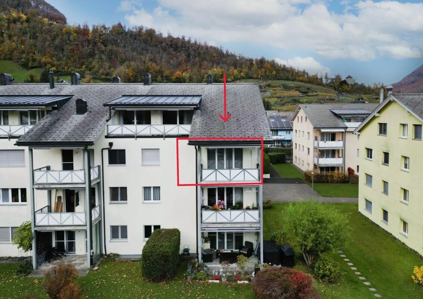 4.5-Zimmerwohnung mit Tiefgaragenplatz und Balkon an ruhiger Lage in Niederurnen - Foto 1 von 19