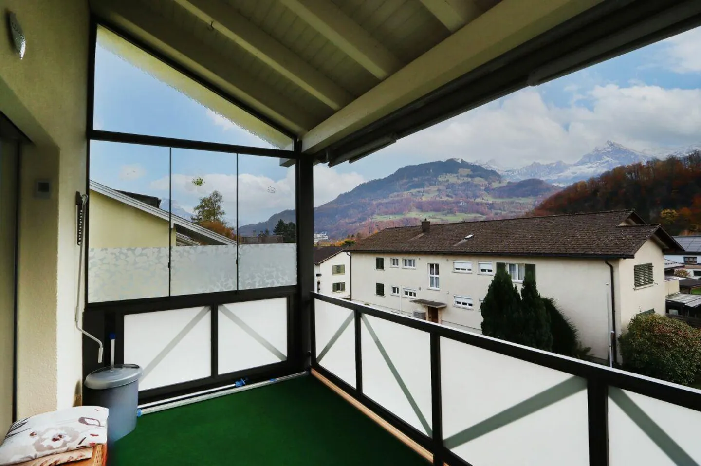 4.5-Zimmerwohnung mit Tiefgaragenplatz und Balkon an ruhiger Lage in Niederurnen - Foto 2 von 19