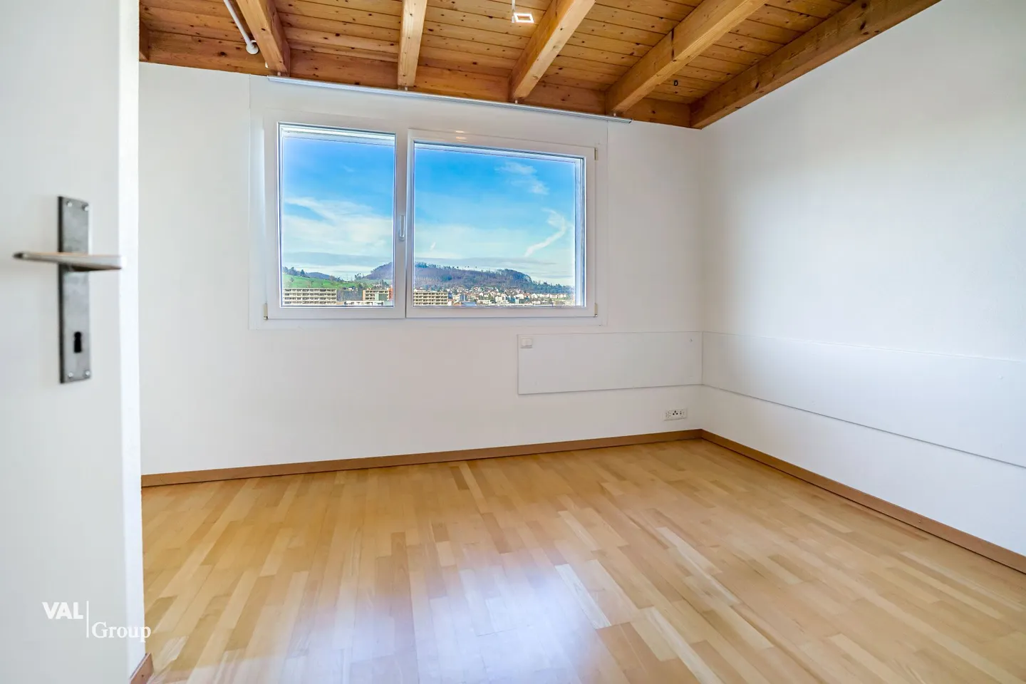 Semi-Detached House with Added Value: Living, Life & Renting Under One Roof - Photo 6 of 15