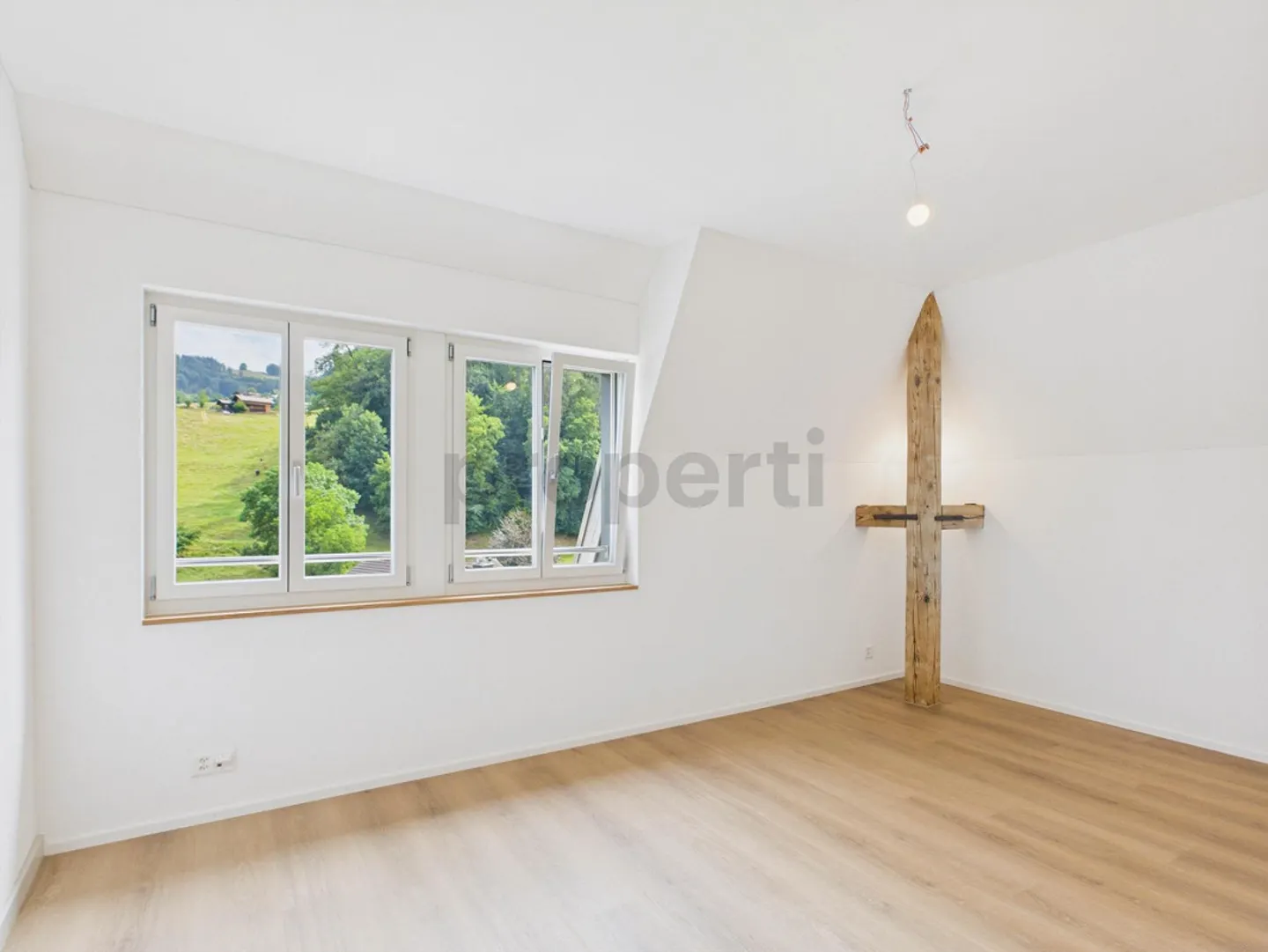 Renovated Maisonette with Balcony - Photo 2 of 23