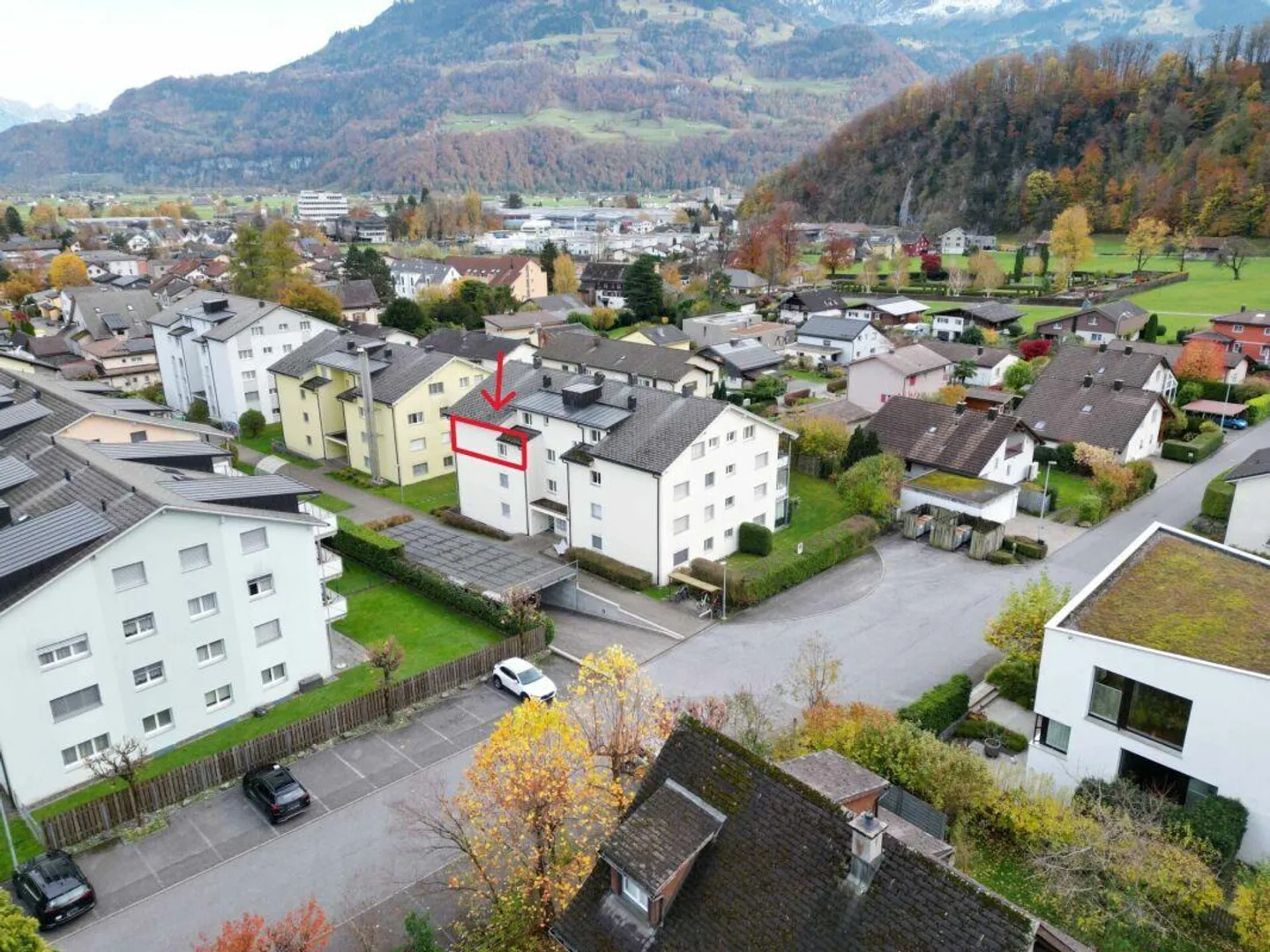 4.5-Zimmerwohnung mit Tiefgaragenplatz und Balkon an ruhiger Lage in Niederurnen - Foto 4 von 19