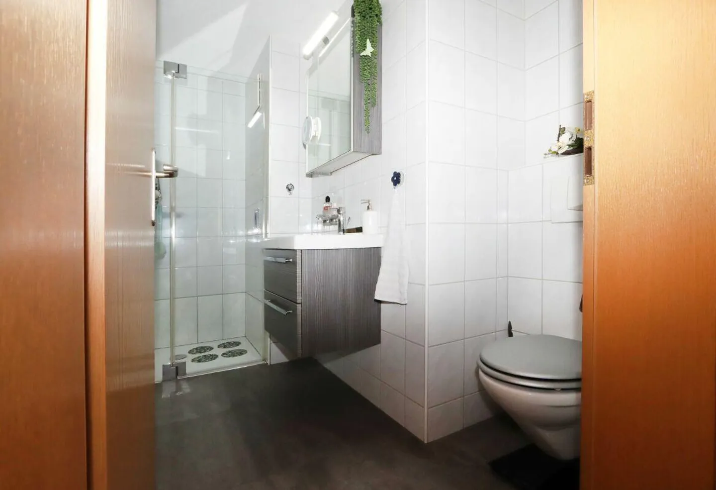 4.5-Zimmerwohnung mit Tiefgaragenplatz und Balkon an ruhiger Lage in Niederurnen - Foto 5 von 19