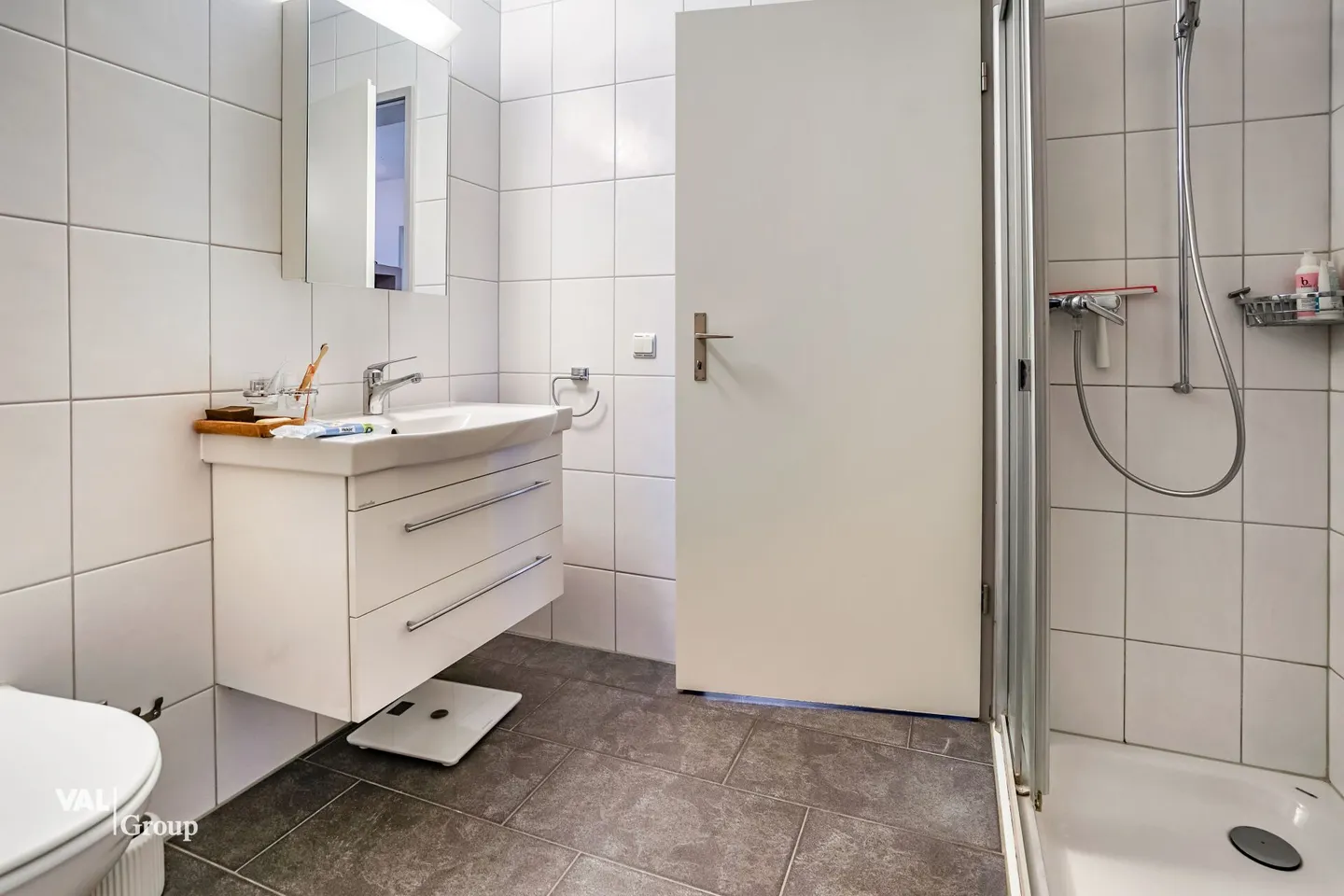 Semi-Detached House with Added Value: Living, Life & Renting Under One Roof - Photo 13 of 15