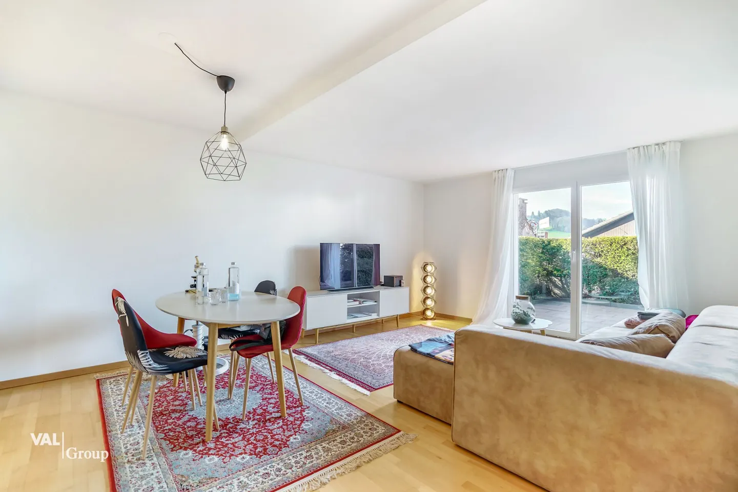 Semi-Detached House with Added Value: Living, Life & Renting Under One Roof - Photo 9 of 15