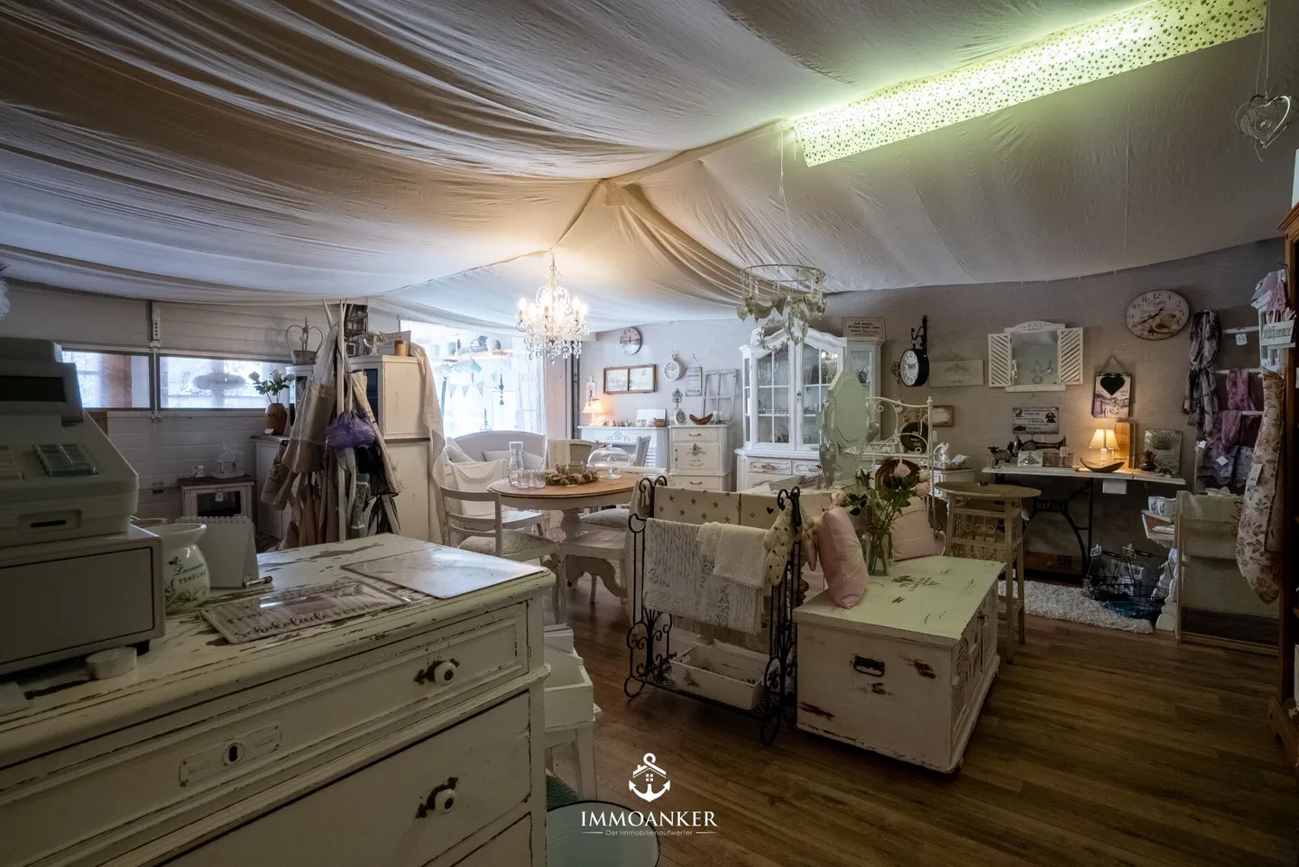 Grosszügiges Einfamilienhaus mit vielen Nutzungsmöglichkeiten & Gartenoase - Foto 10 von 18