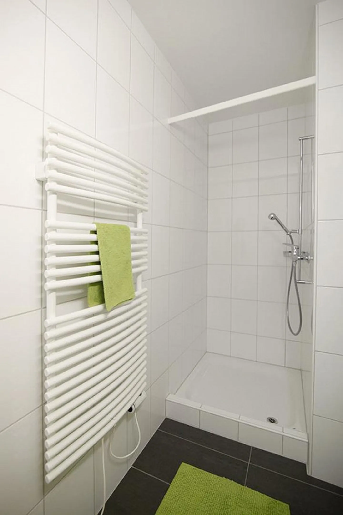 Appartamento spazioso e moderno con loggia - Foto 6 di 9