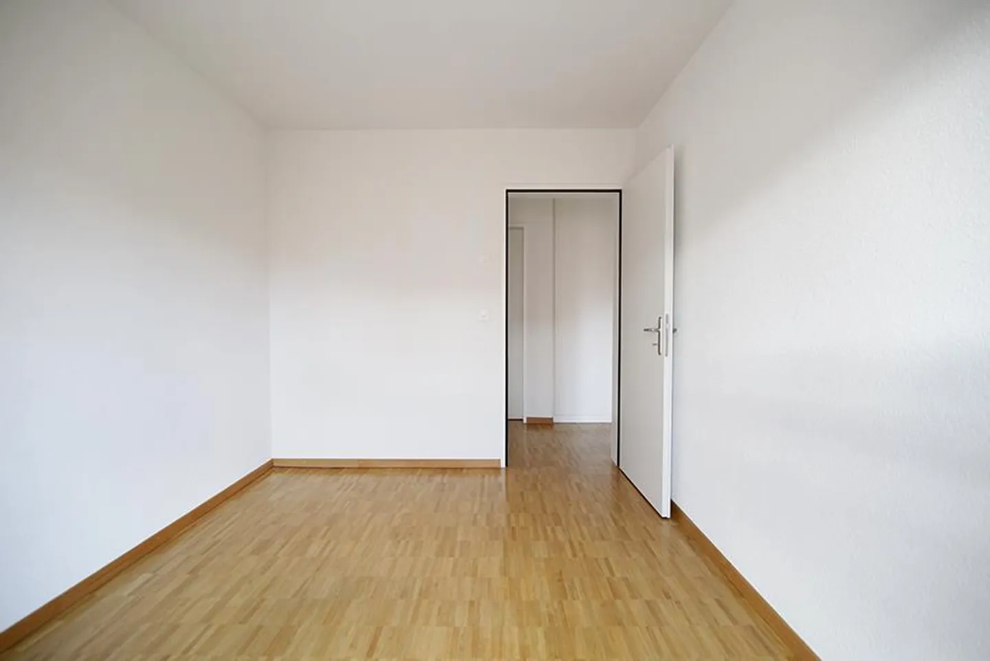 Appartamento spazioso e moderno con loggia - Foto 8 di 9