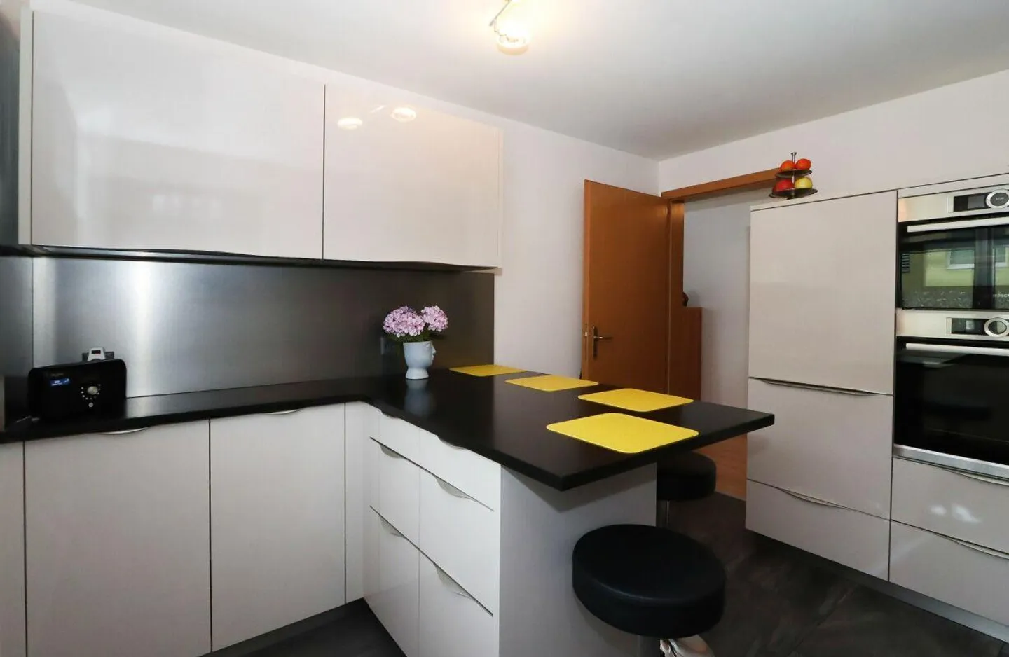 4.5-Zimmerwohnung mit Tiefgaragenplatz und Balkon an ruhiger Lage in Niederurnen - Foto 7 von 19