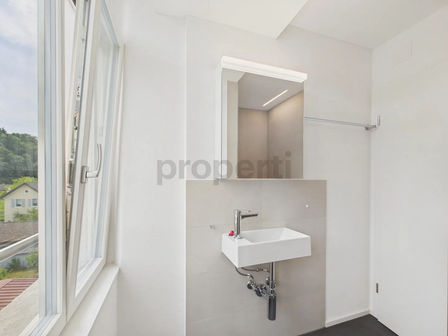 Renovated Maisonette with Balcony - Photo 15 of 23