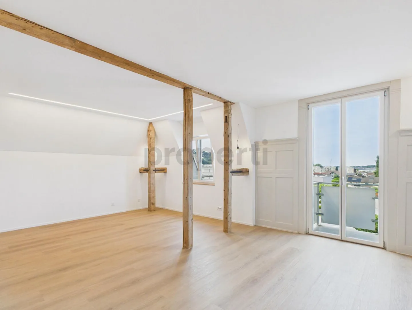 Renovated Maisonette with Balcony - Photo 21 of 23