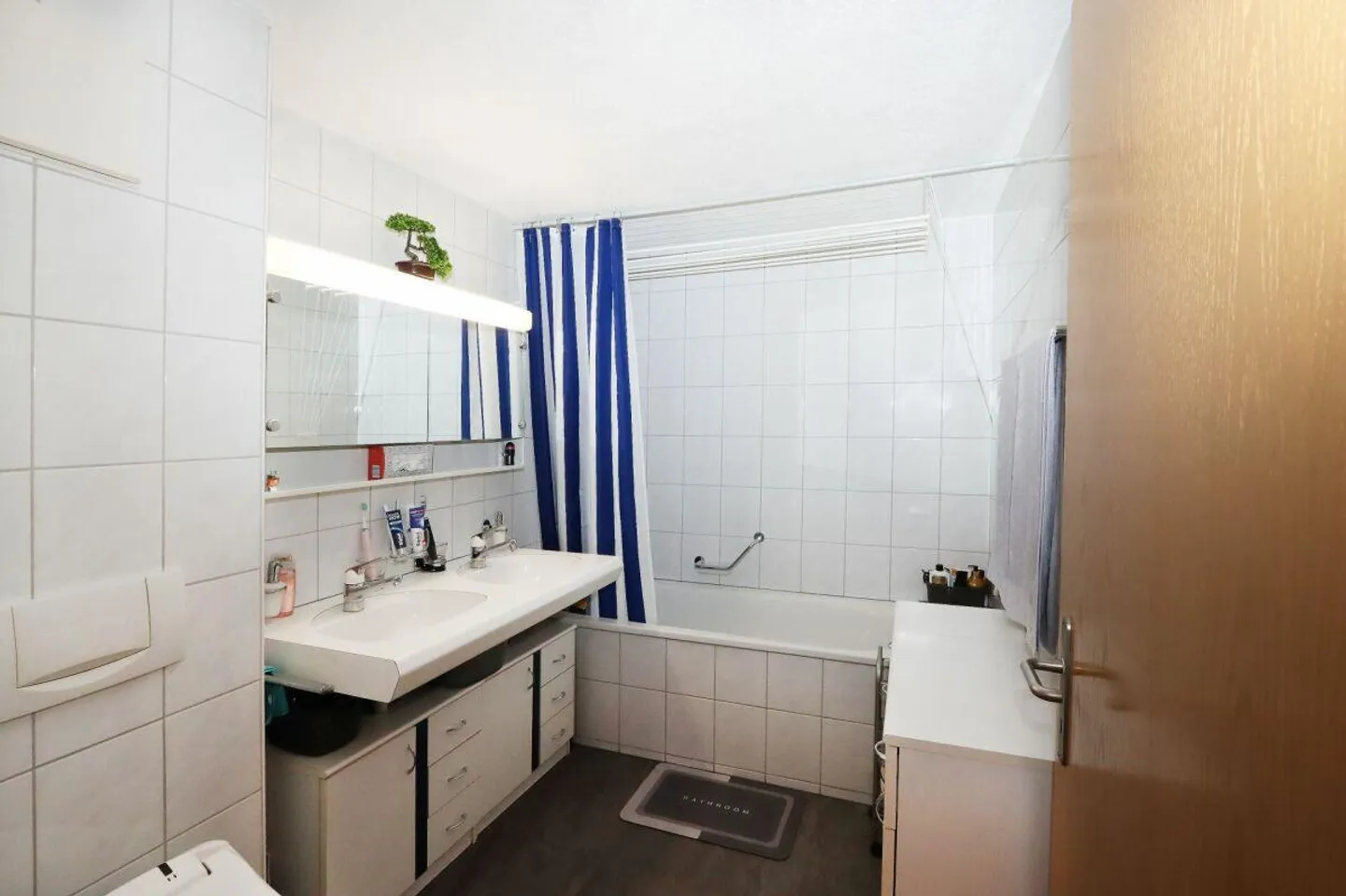 4.5-Zimmerwohnung mit Tiefgaragenplatz und Balkon an ruhiger Lage in Niederurnen - Foto 8 von 19