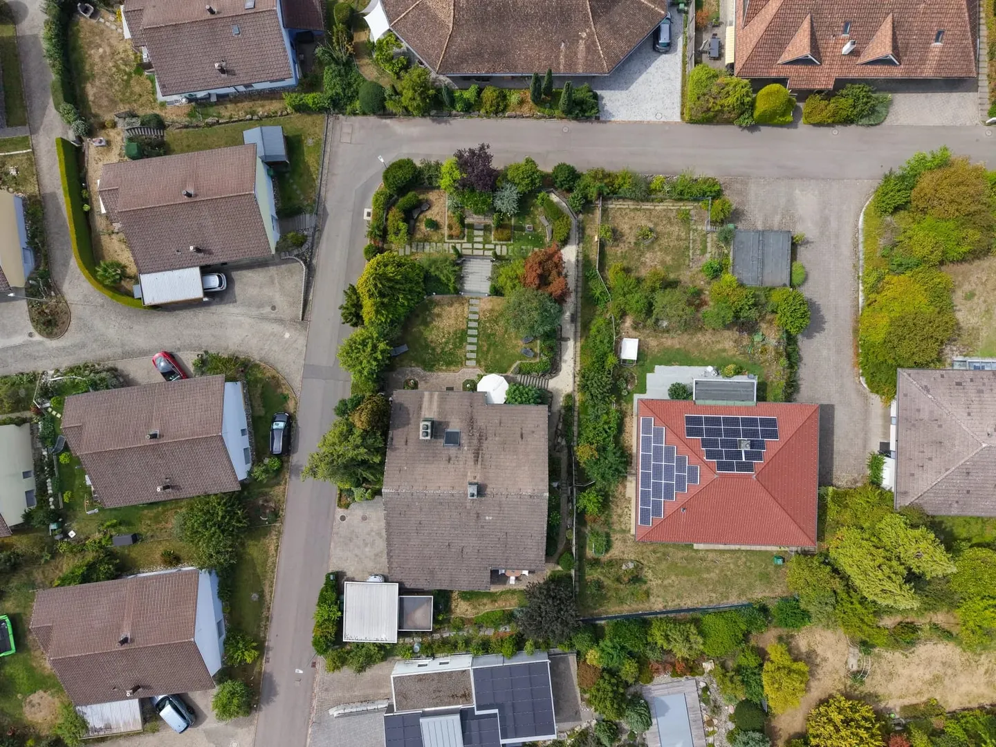 Charming Family Home with Garden - Photo 4 of 13