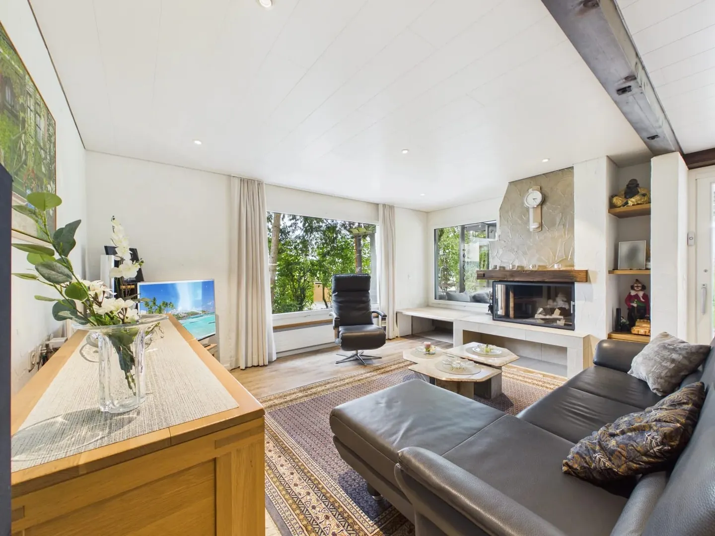 Charming Family Home with Garden - Photo 7 of 13