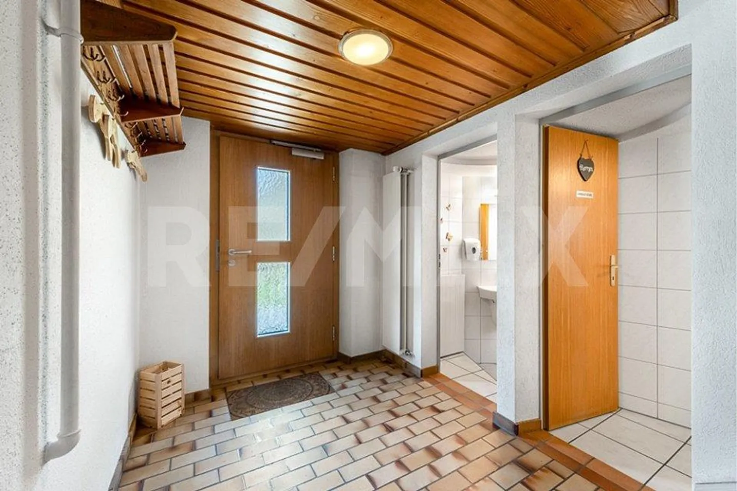 Single-family house in a beautiful location - Photo 9 of 13