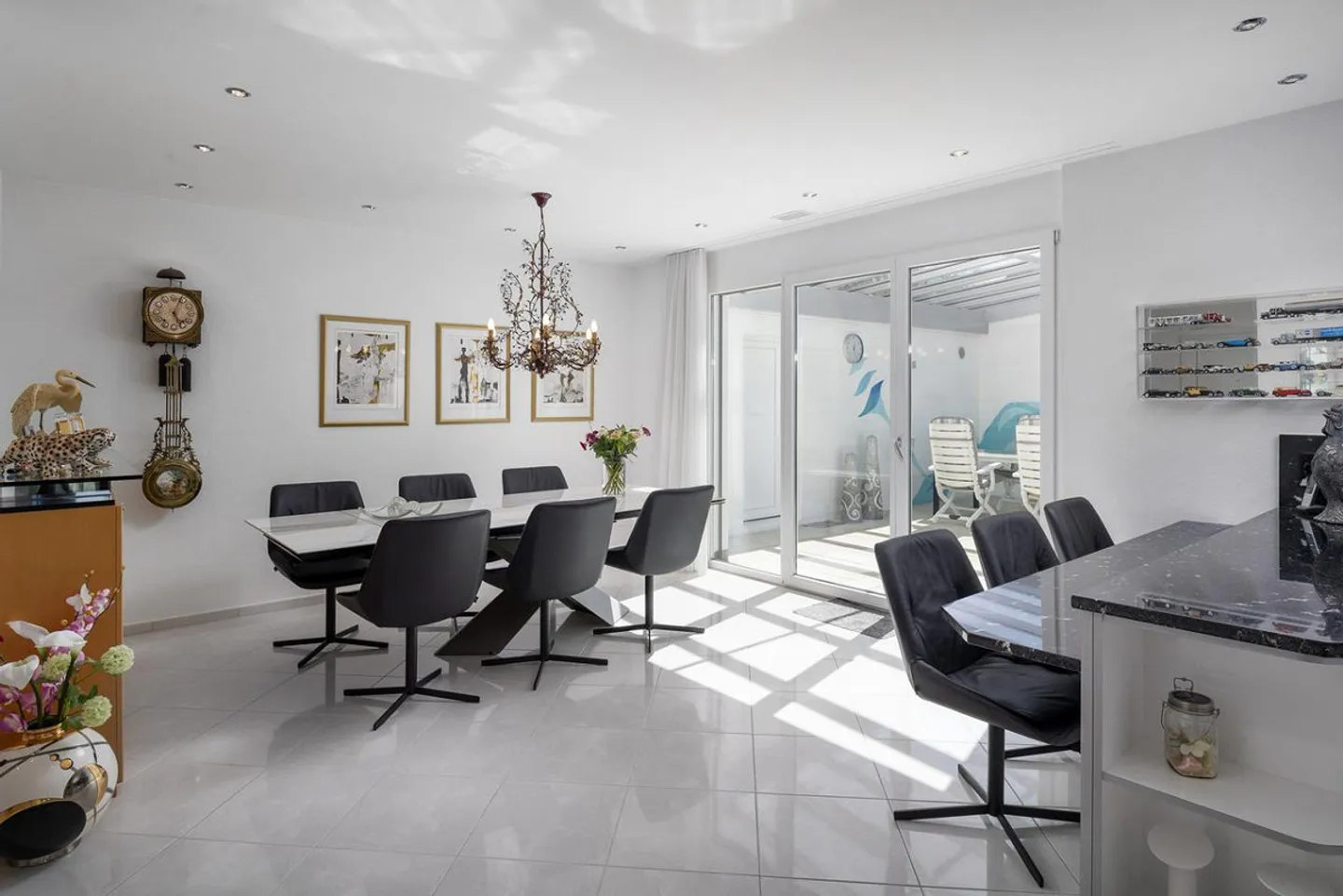 Panoramic View at its Best: Top-Modern Detached House with Pool - Photo 2 of 11