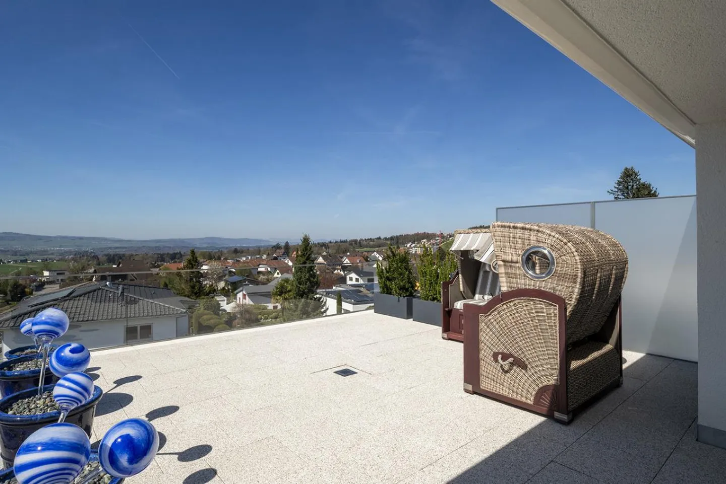 Panoramic View at its Best: Top-Modern Detached House with Pool - Photo 10 of 11