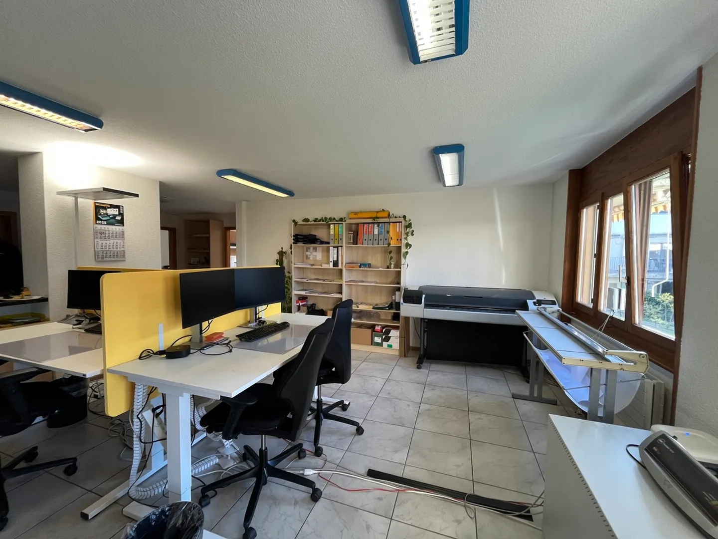 Büros mit etwa 132m2, Terrasse und Garten - Foto 3 von 9