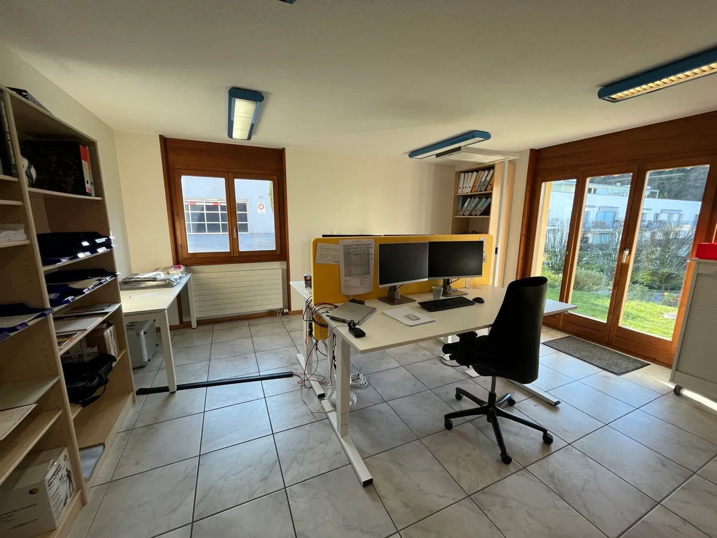 Büros mit etwa 132m2, Terrasse und Garten - Foto 4 von 9