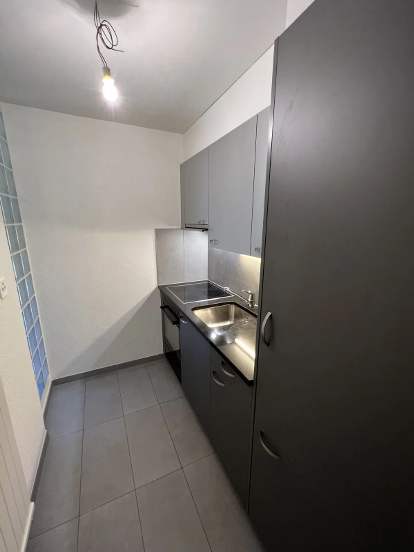 02253 - Appartamento 1 stanza - Rue de la Flamme 14 - COUVET - Foto 3 di 4