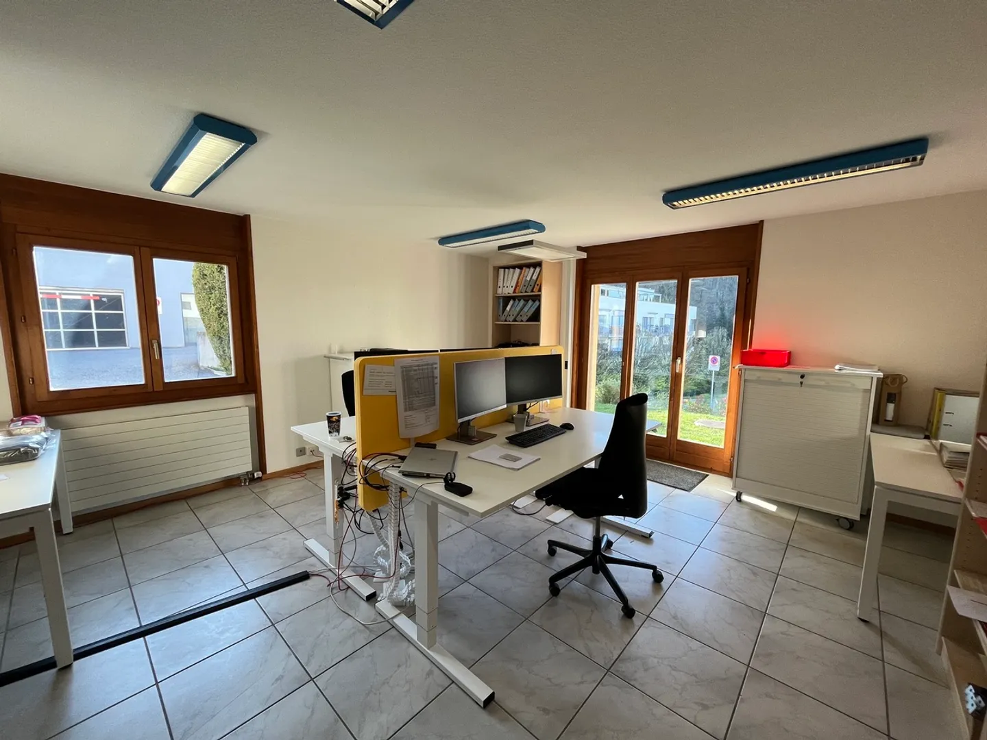 Büros mit etwa 132m2, Terrasse und Garten - Foto 2 von 9