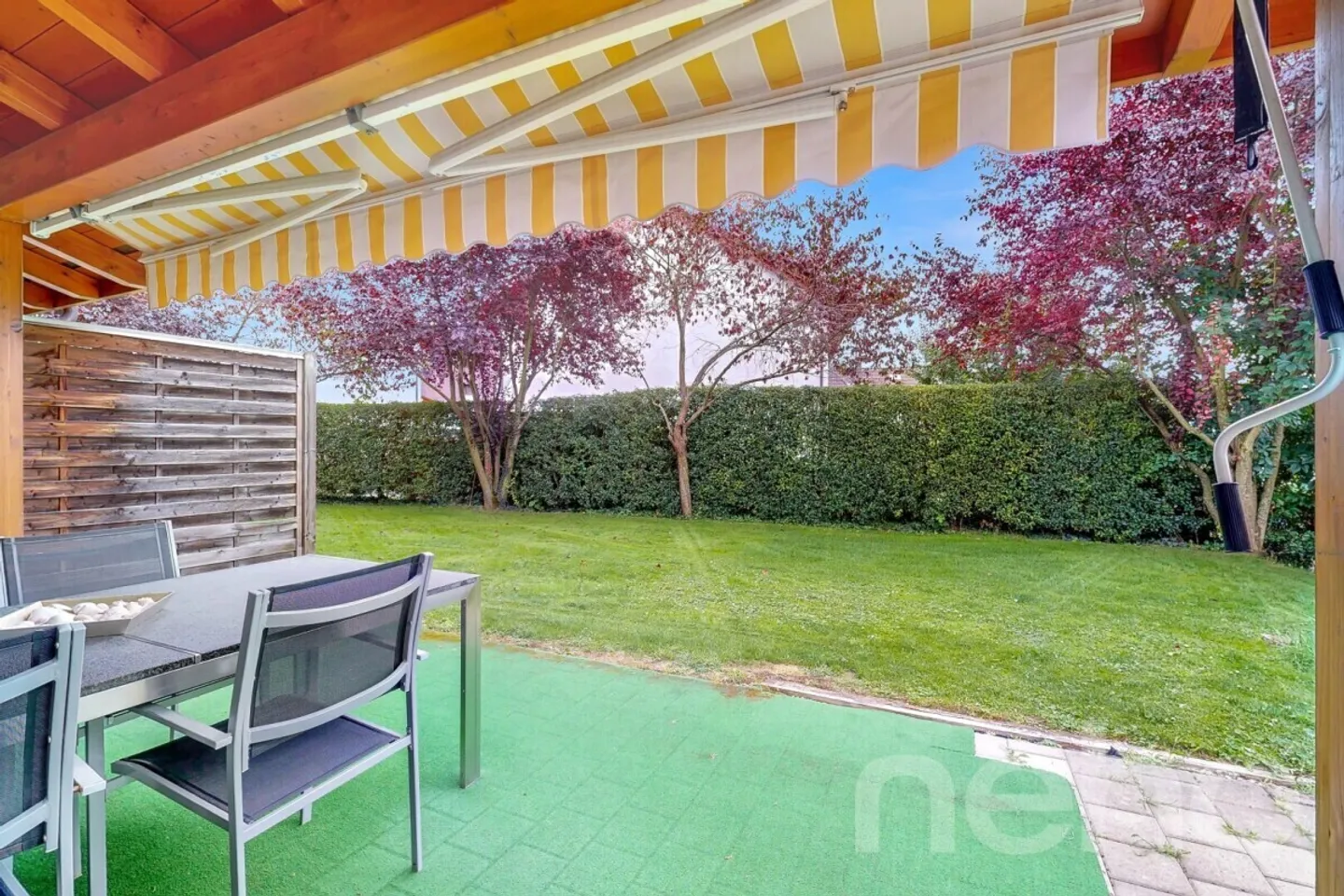 Ampia casa familiare a schiera in una posizione tranquilla - Foto 3 di 13