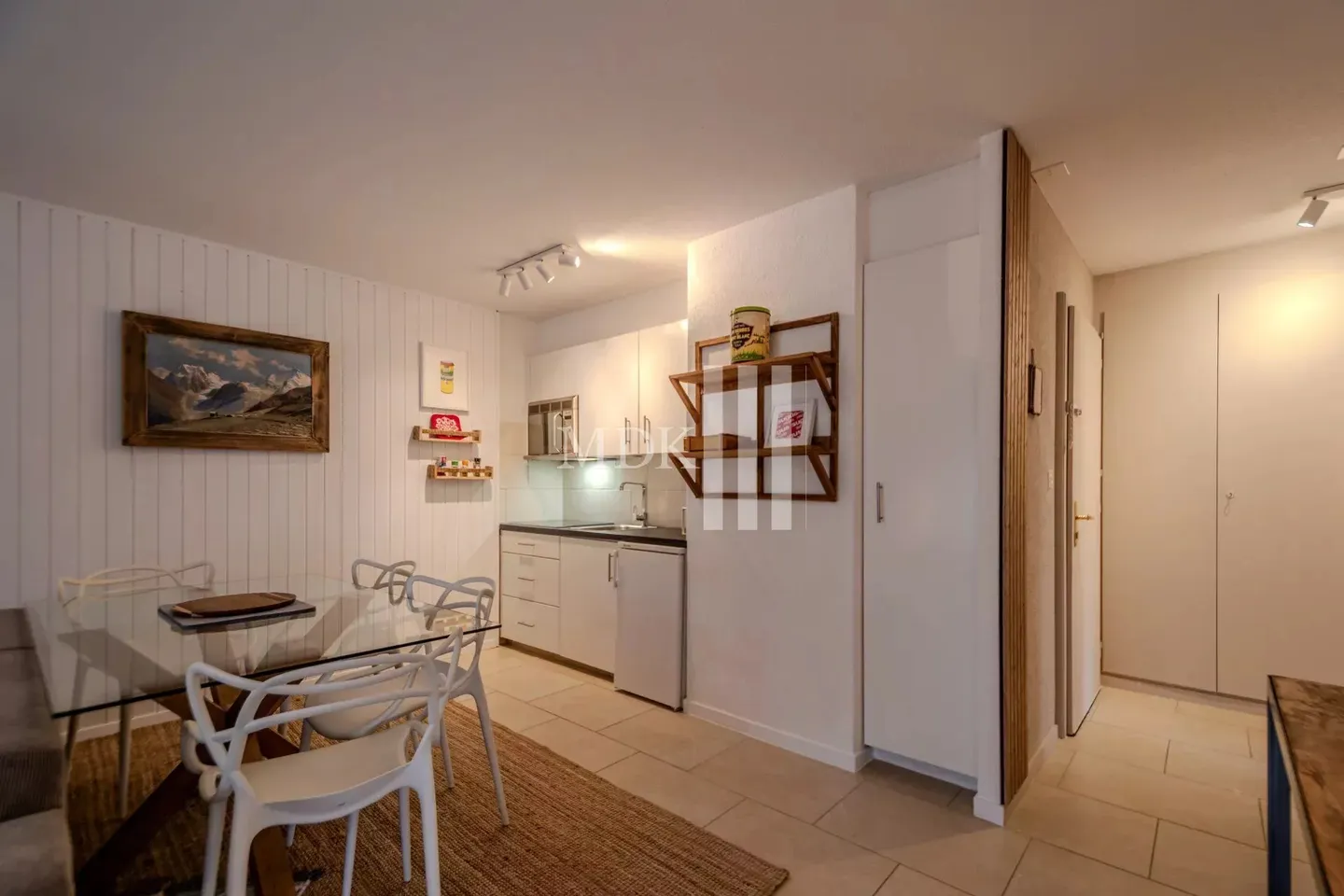 Charming Apartment with Mountain View - Photo 4 of 11