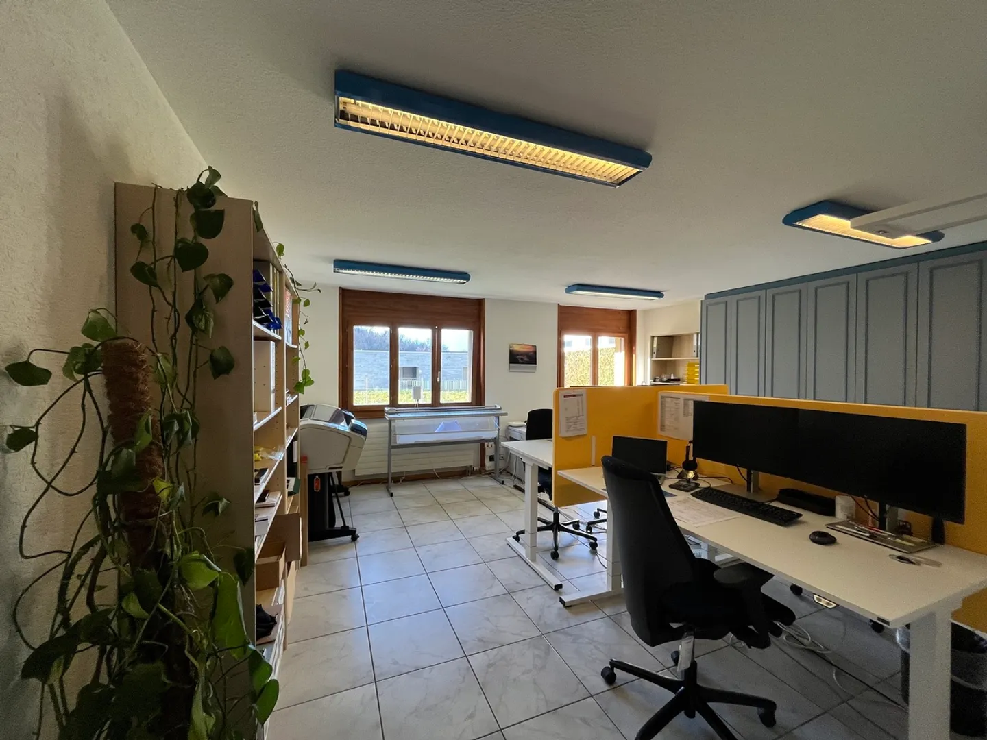 Büros mit etwa 132m2, Terrasse und Garten - Foto 8 von 9