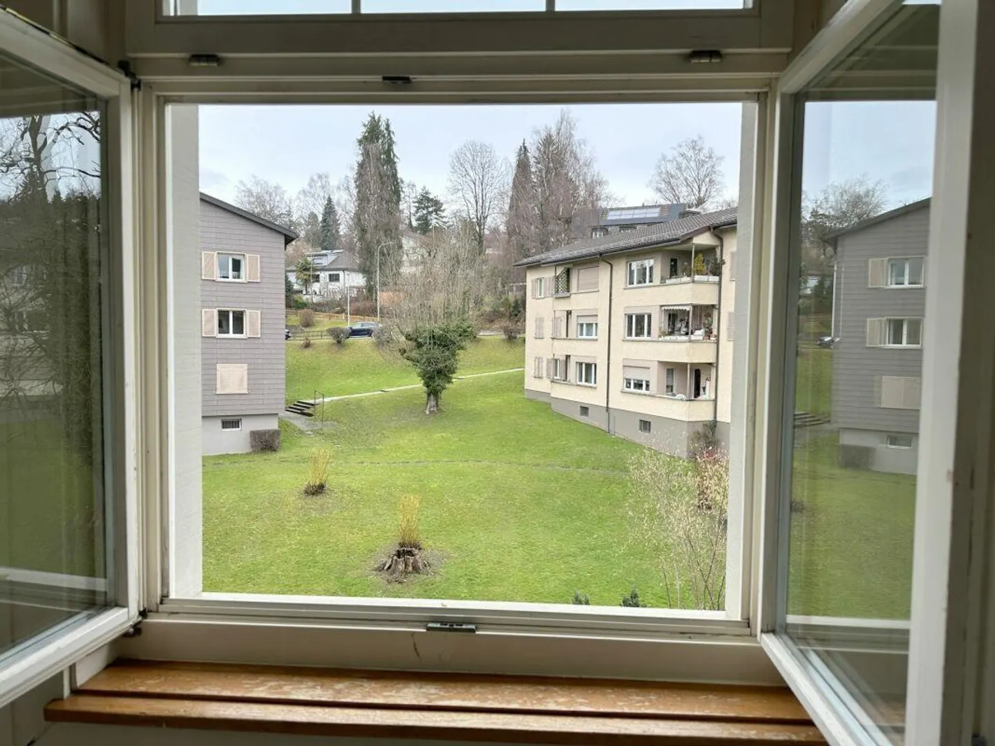 Charmante appartement sous les toits d'un ancien bâtiment - Photo 1 sur 14
