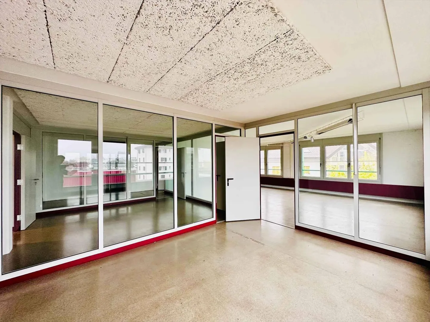 Office space of 350 m² for sale in Nyon - Photo 2 of 5