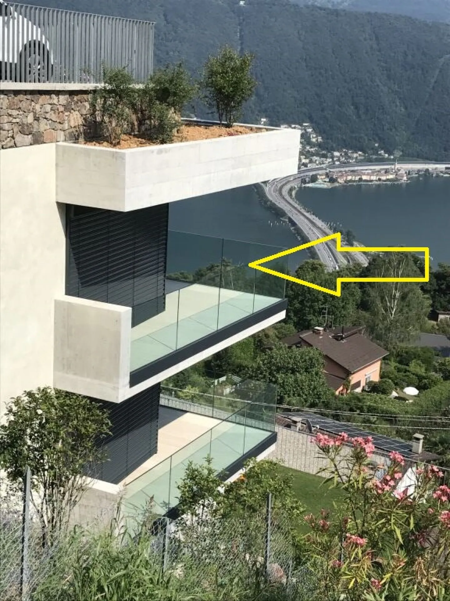 APPARTAMENTO 3.5 LOCALI CON VISTA LAGO IMPRENDIBILE - Foto 3 di 30