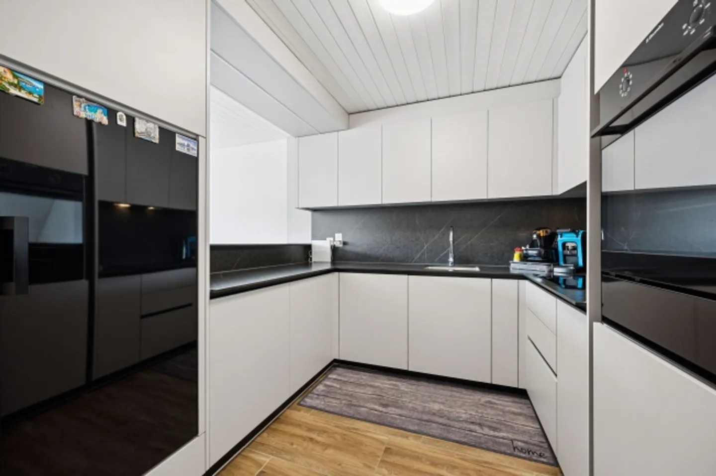 Spacious 5.5-room duplex apartment with balcony and fireplace - Photo 1 of 13