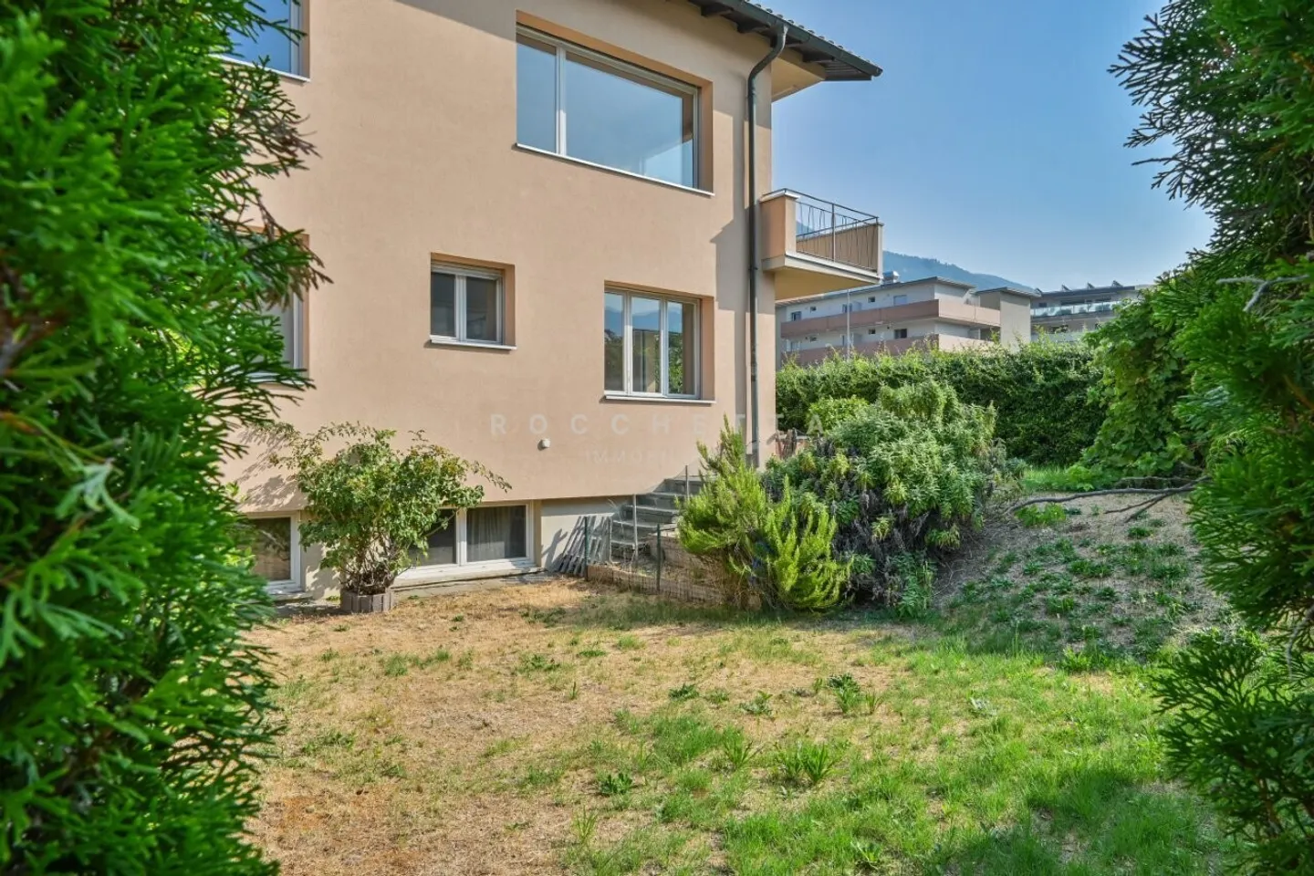 Duplex spazioso con giardino - Foto 4 di 16