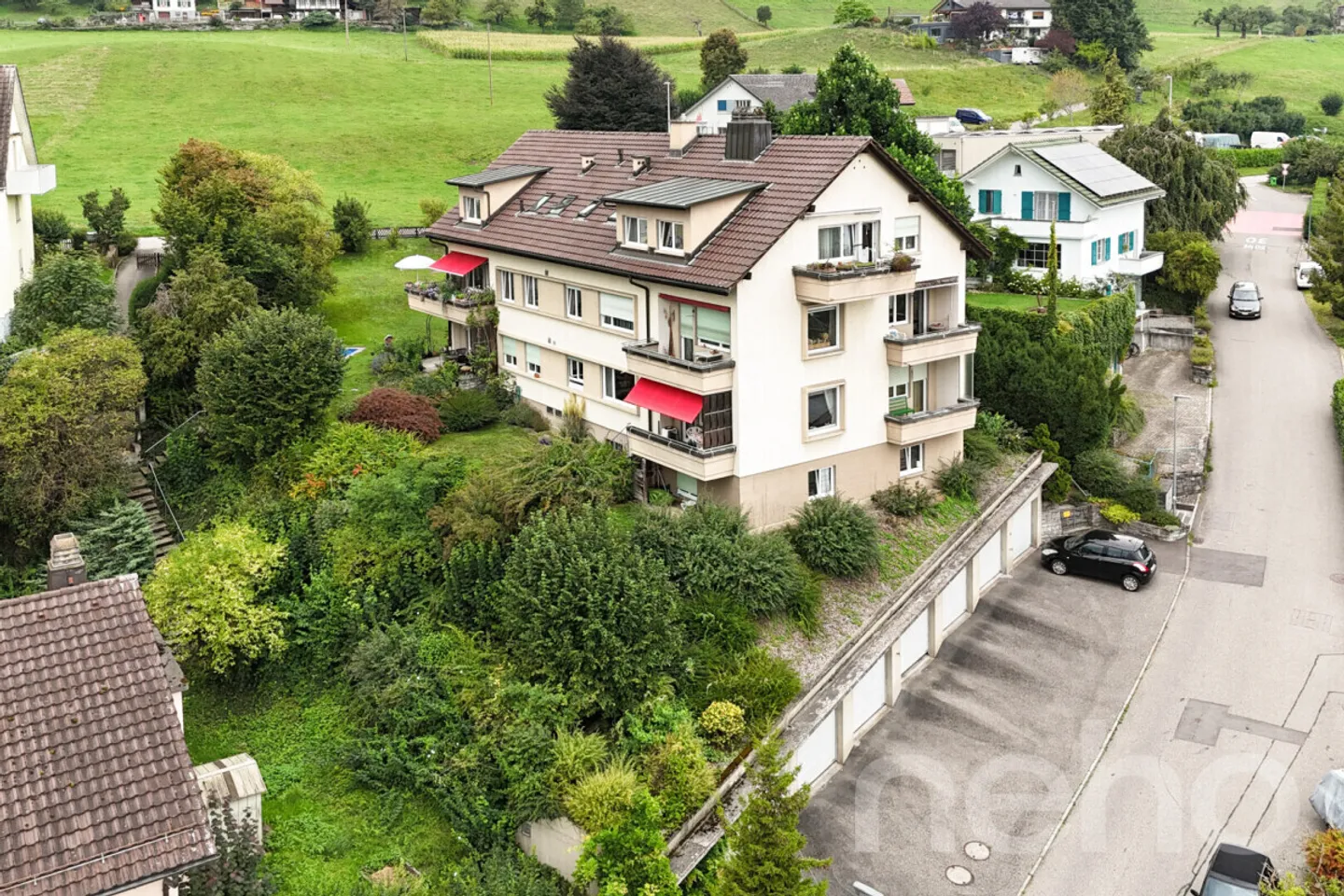 Affascinante casa plurifamiliare su grande proprietà con vista panoramica - Foto 1 di 12