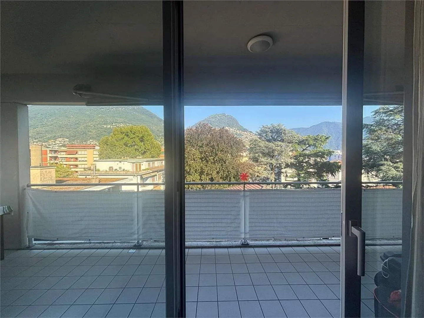 Mulino Nuovo, moderno e spazioso 4,5 locali con vista aperta - Foto 9 di 13