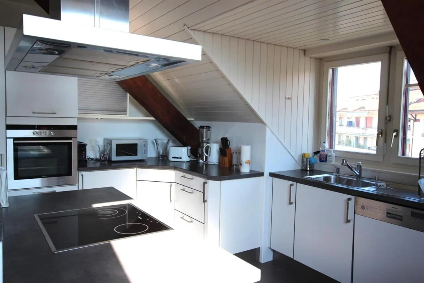 Attique Charmant avec Vue sur Genève - Photo 2 sur 9