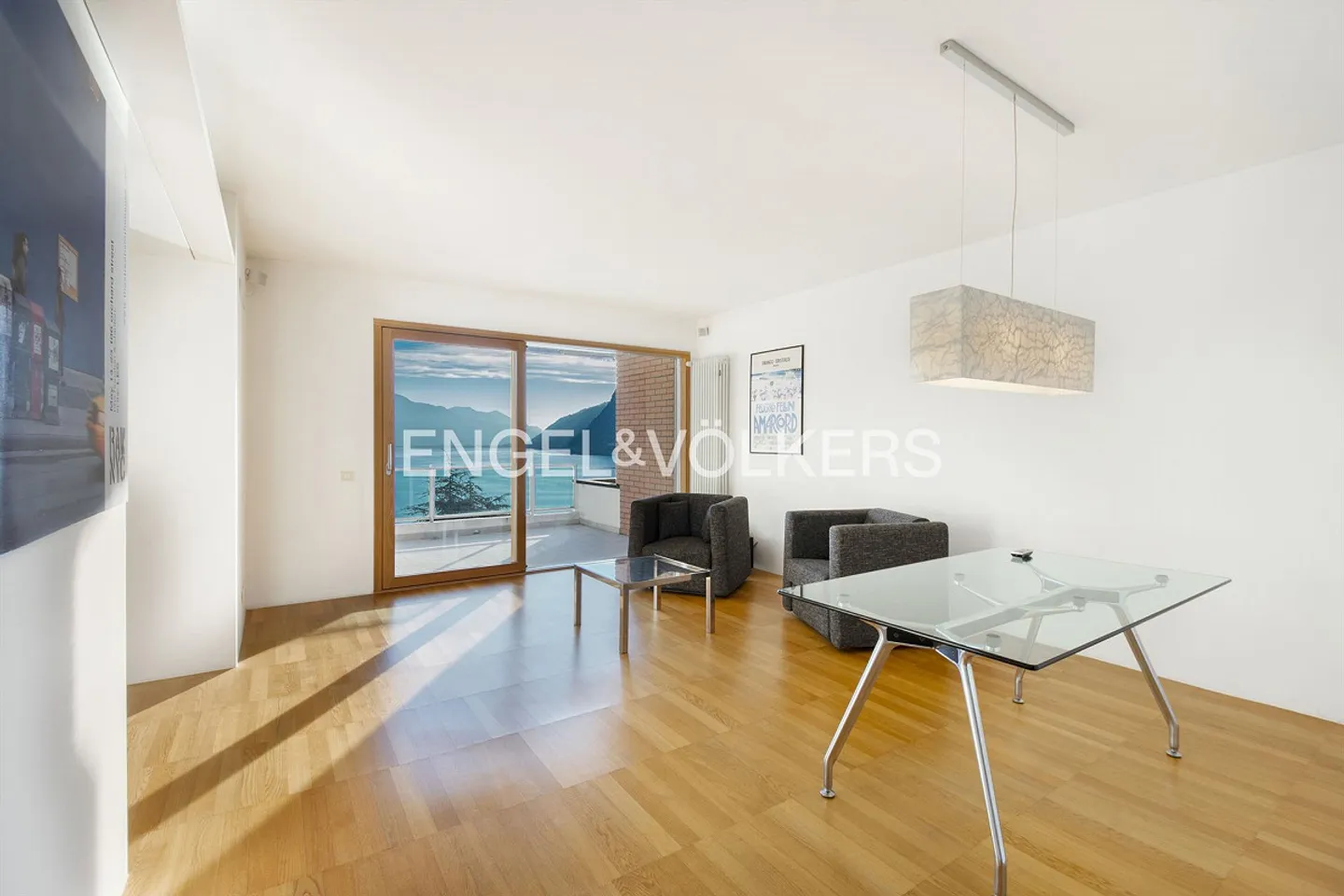 Appartamento completamente ristrutturato con vista lago mozzafiato - Foto 2 di 8