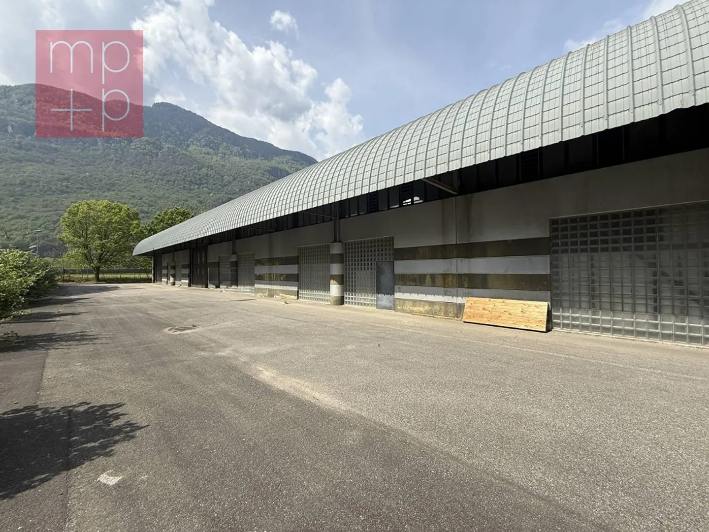 Capannone industriale a Biasca - Foto 2 di 8
