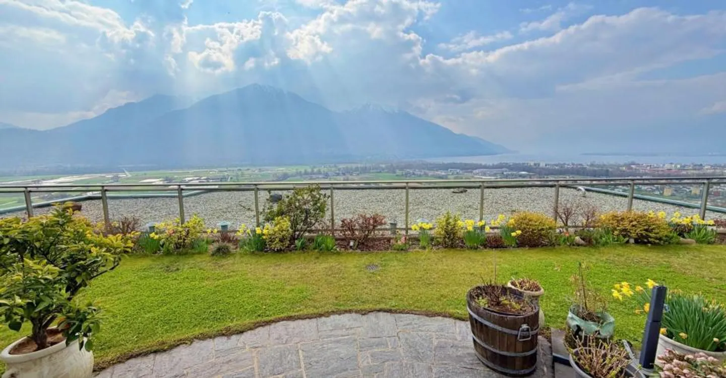 Luxury Apartment with Lake View - Photo 1 of 13