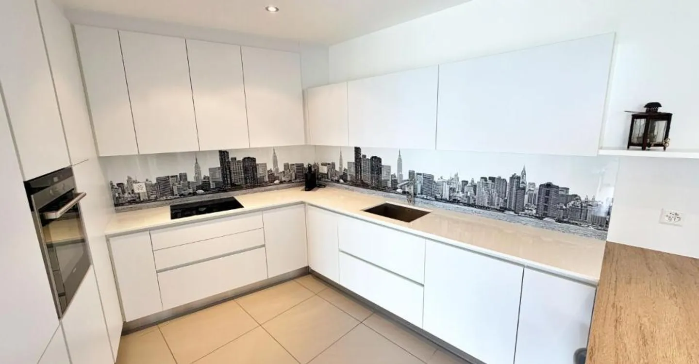 Luxury Apartment with Lake View - Photo 4 of 13