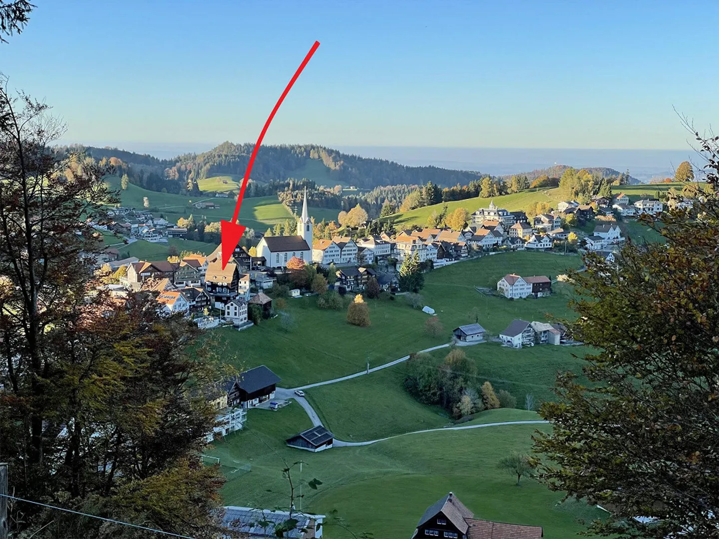 Appartement rénové lumineux avec vue dans une maison historique - Photo 3 sur 11
