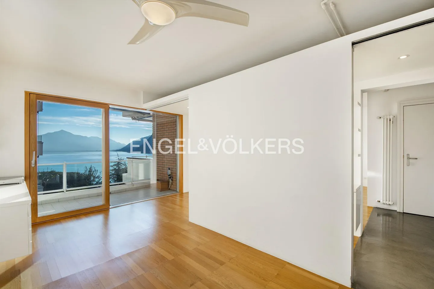 Appartamento completamente ristrutturato con vista lago mozzafiato - Foto 6 di 8