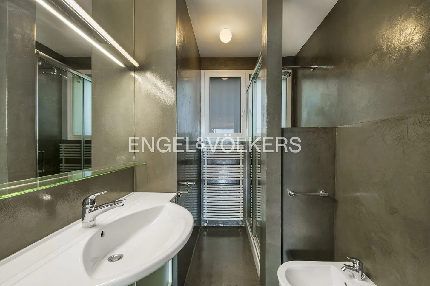 Appartamento completamente ristrutturato con vista lago mozzafiato - Foto 8 di 8