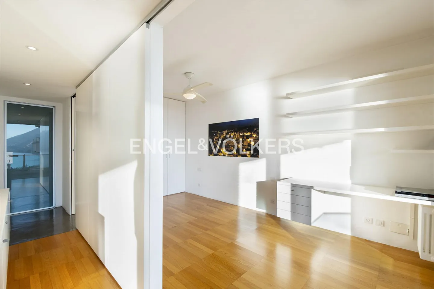 Appartamento completamente ristrutturato con vista lago mozzafiato - Foto 7 di 8