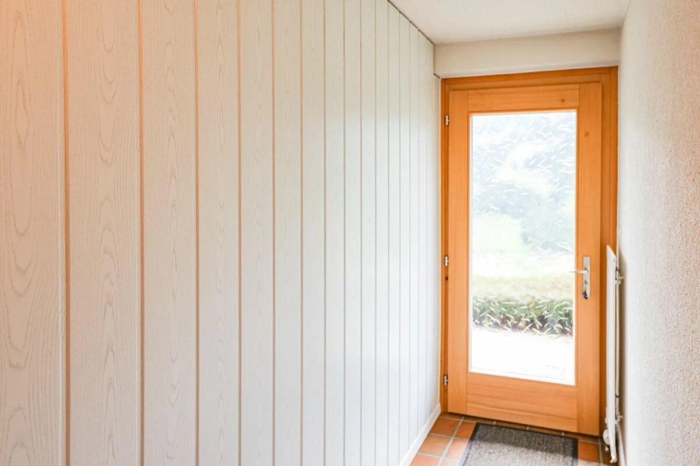 Appartement pratique de 2 pièces dans un emplacement élevé avec une belle vue - Photo 7 sur 9