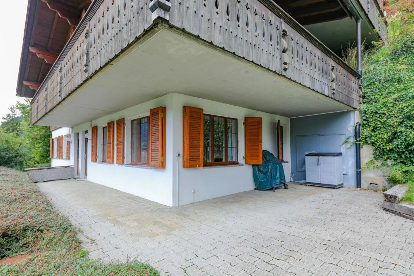 Appartement pratique de 2 pièces dans un emplacement élevé avec une belle vue - Photo 9 sur 9